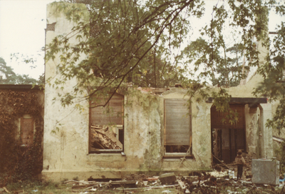 605983 Afbeelding van een onbekend ingestort huis, vermoedelijk in de omgeving van Zeist / Utrecht.